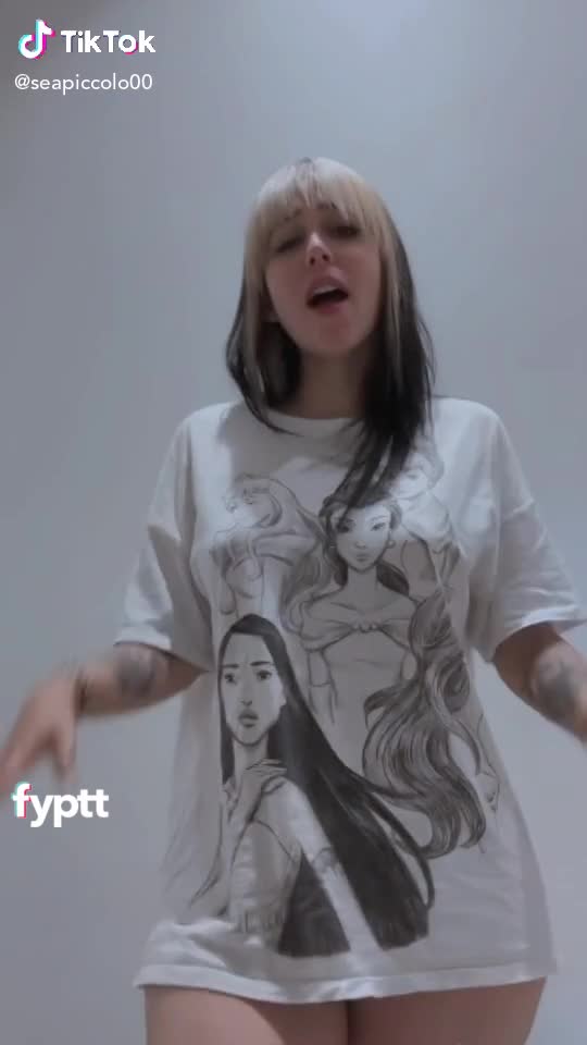Cute Asian girl satisfies your feet fetish on TikTok Porn