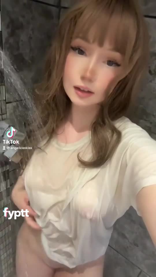 Curvy ass girl dancing naked with Arabian night song on TikTok