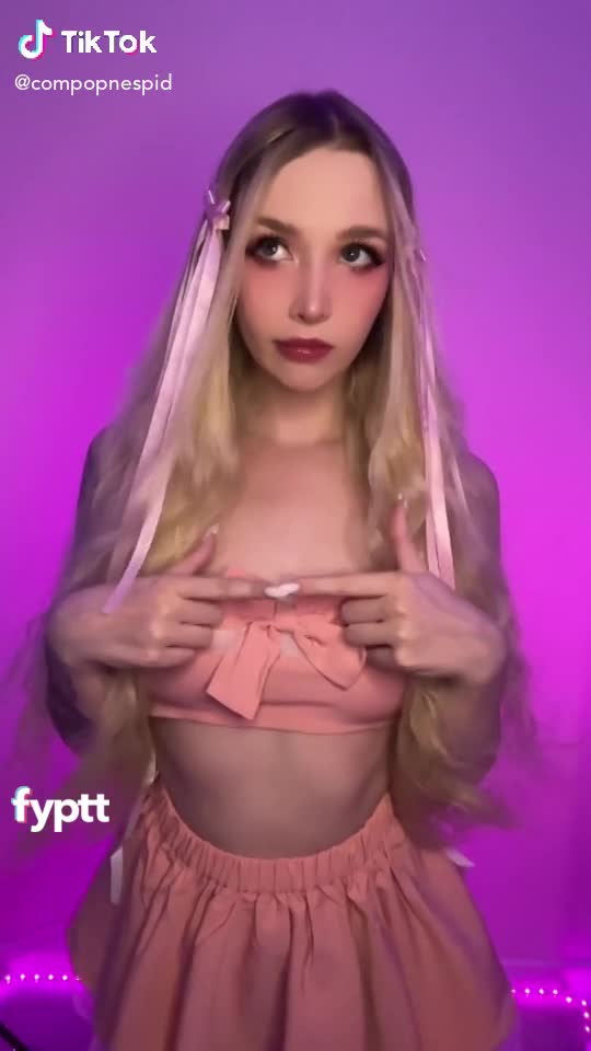 This short girl like to play with her brothers without panties