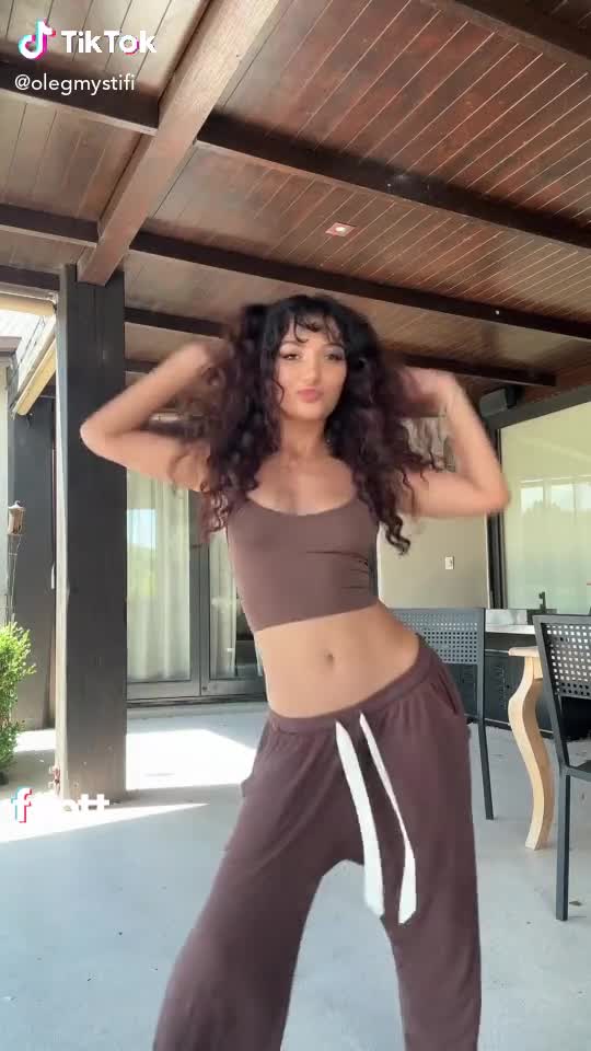 Pretty beautiful teen girl flexing her nudes on NSFW TikTok