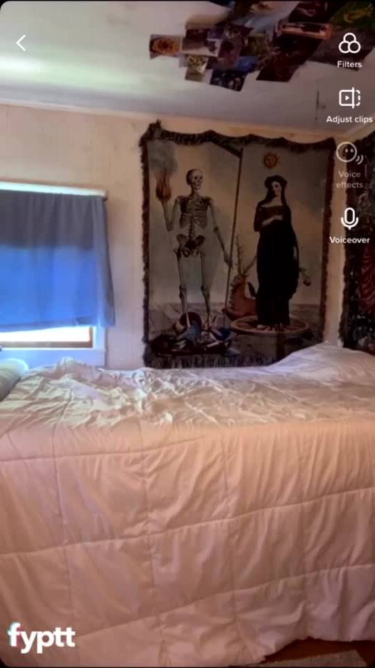 Beautiful red head drops her perfect tities on TikTok Screen record
